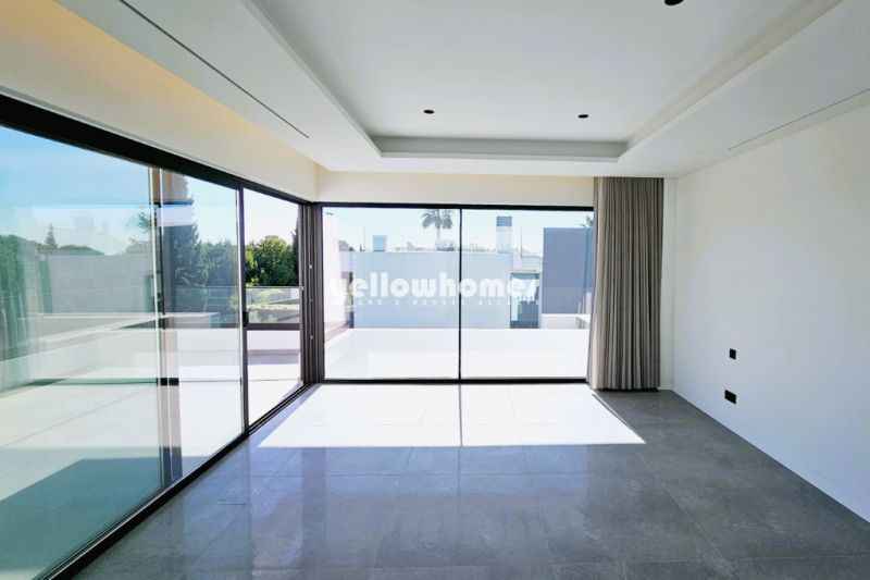 Exclusive 4-bed Contemporary Golf Front Villa with Stunning Views in Vilamoura